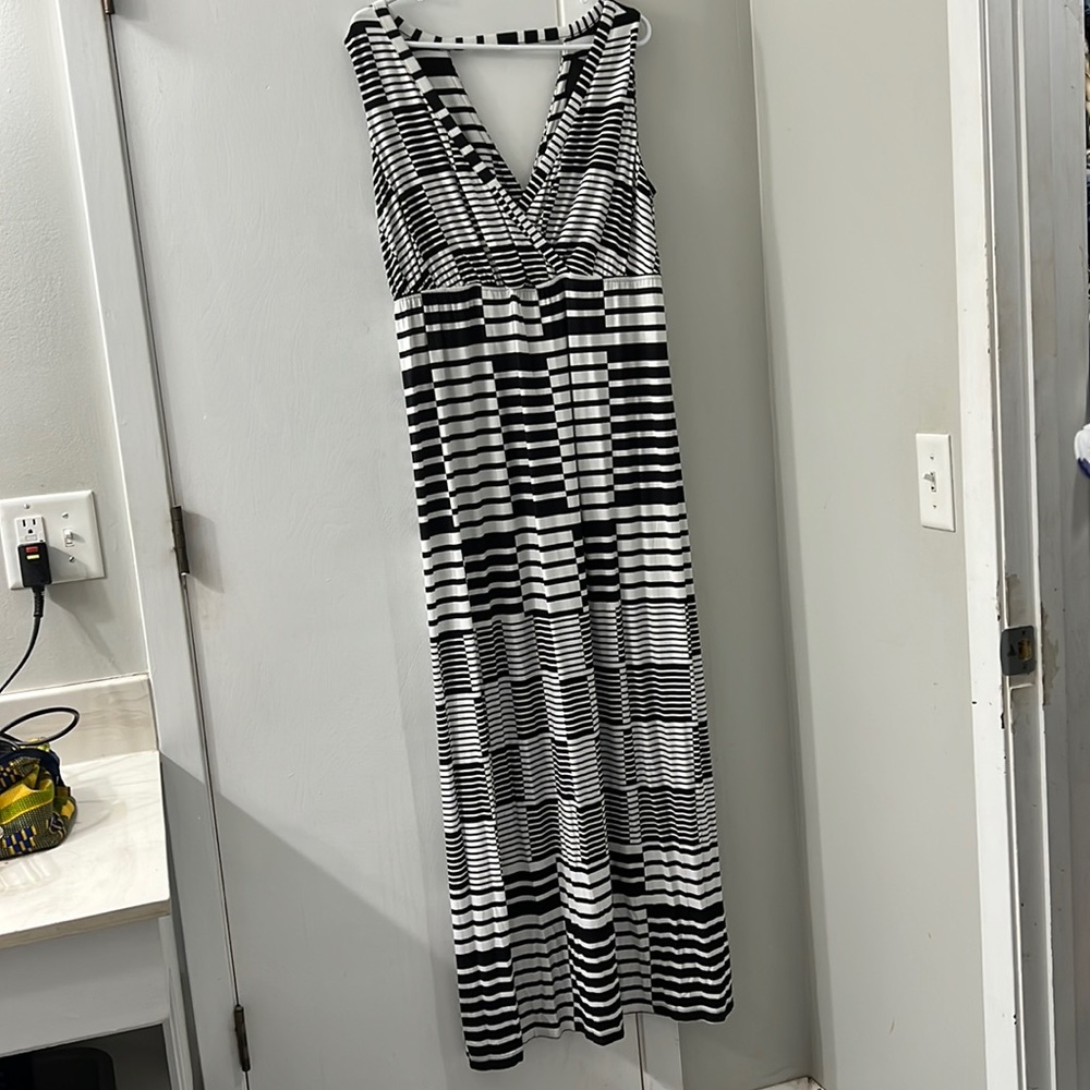Black and White Maxi Dress 1X ☀️